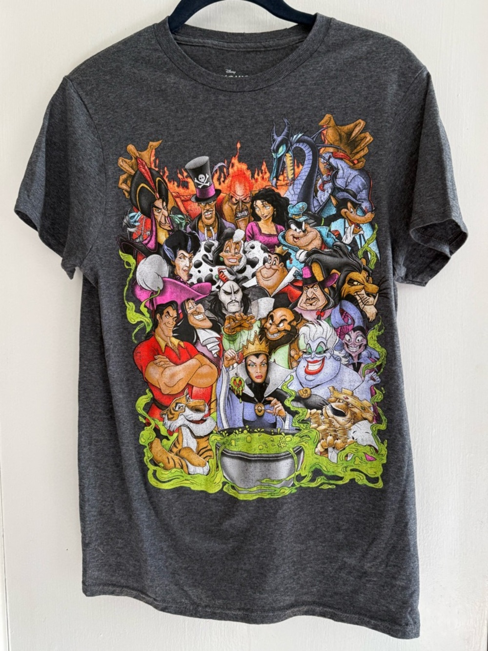 Disney Dark Gray Short Sleeve Tee with Multicolor Villain Collage Size S